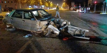 corumda-otomobil-ile-tir-carpisti-1-yarali-OLFtcdmv.jpg
