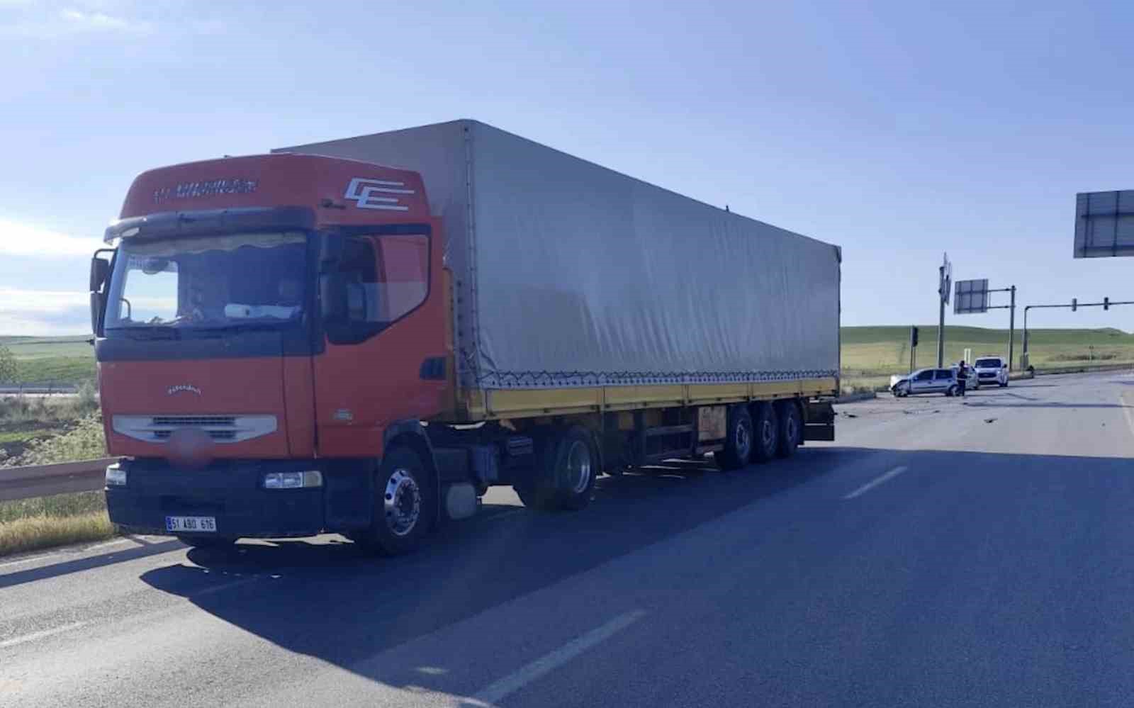 Çorum’da otomobil ile tır kavşakta çarpıştı: 4 yaralı 4 corumda otomobil ile tir kavsakta carpisti 4 yarali 0 ar42Skav