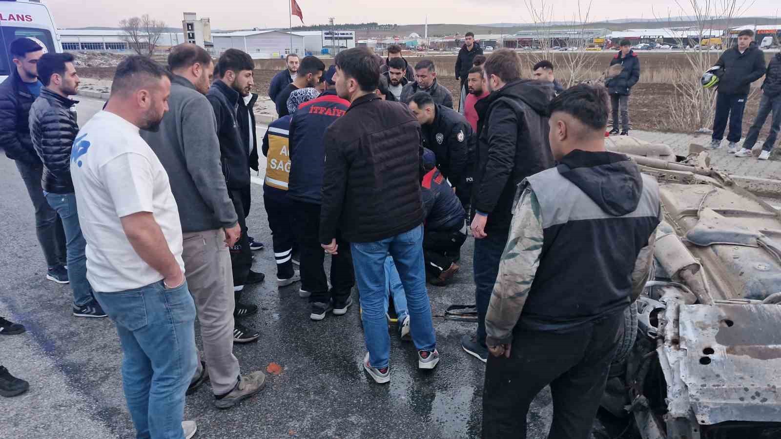 corumda otomobil takla atti 3 yarali 2