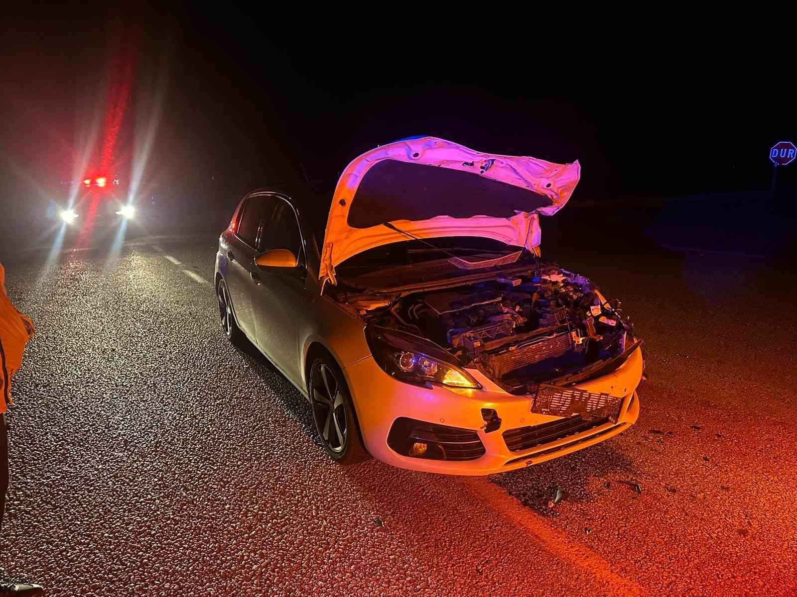 corumda otomobil yola cikan danaya carpti 2 yarali 2 ktCdOnWO