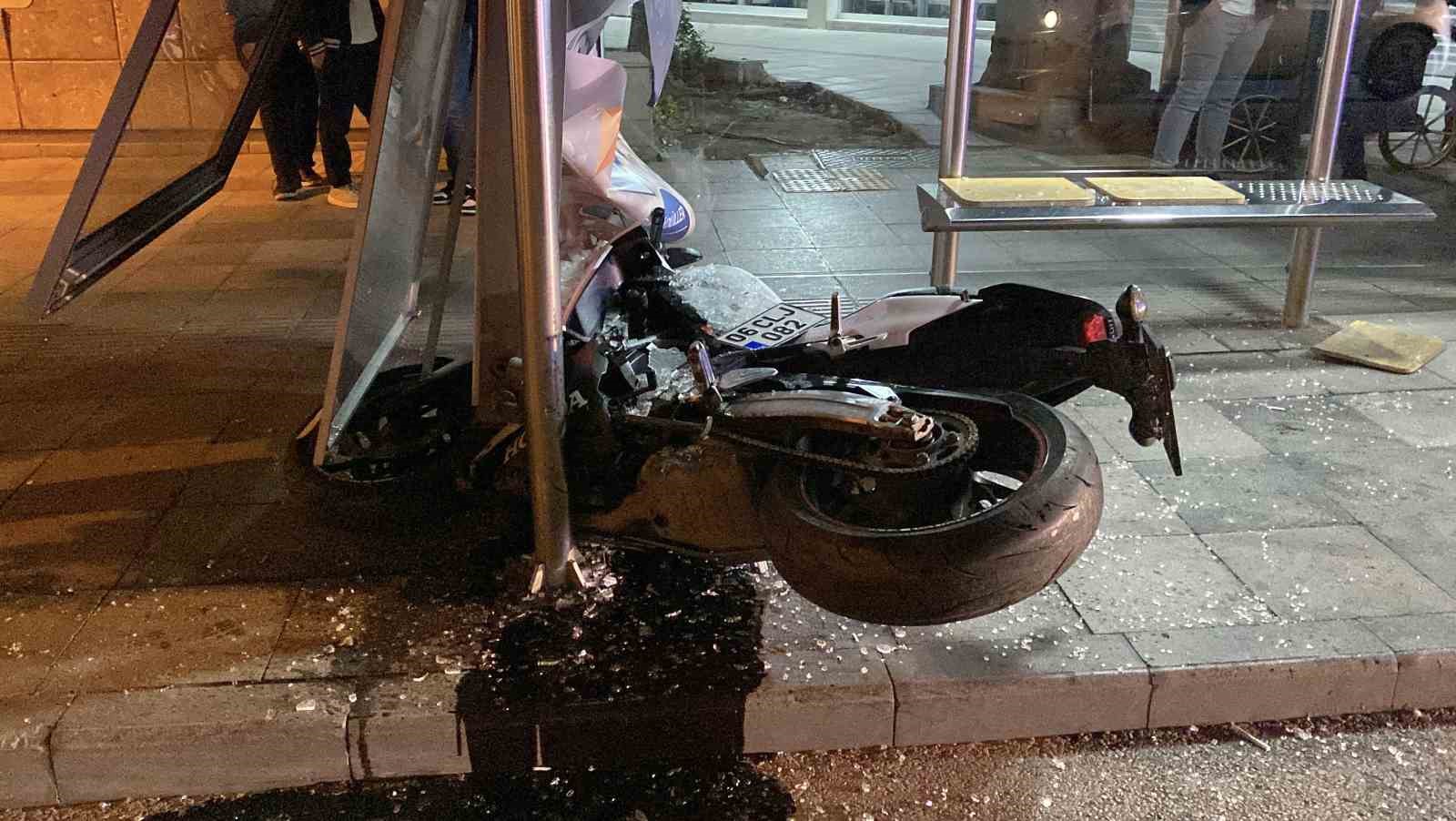 corumda otomobille carpisan motosiklet otobus duragina daldi 1 yarali 1