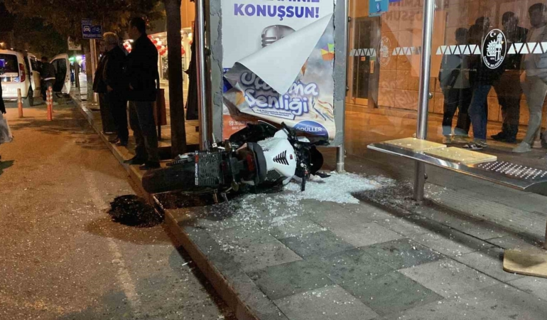 corumda-otomobille-carpisan-motosiklet-otobus-duragina-daldi-1-yarali-SqJbagtW.jpg