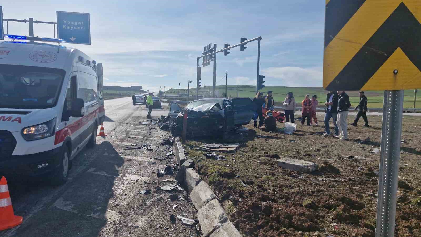 Çorum’da otomobille hafif ticari araç çarpıştı: 1’i çocuk 6 yaralı 5 corumda otomobille hafif ticari arac carpisti 1i cocuk 6 yarali 1 WjBLrBdn