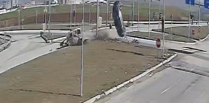 Çorum’da otomobille hafif ticari araç çarpıştı: 1’i çocuk 6 yaralı 8 corumda otomobille hafif ticari arac carpisti 1i cocuk 6 yarali 4 3bC1BYCd