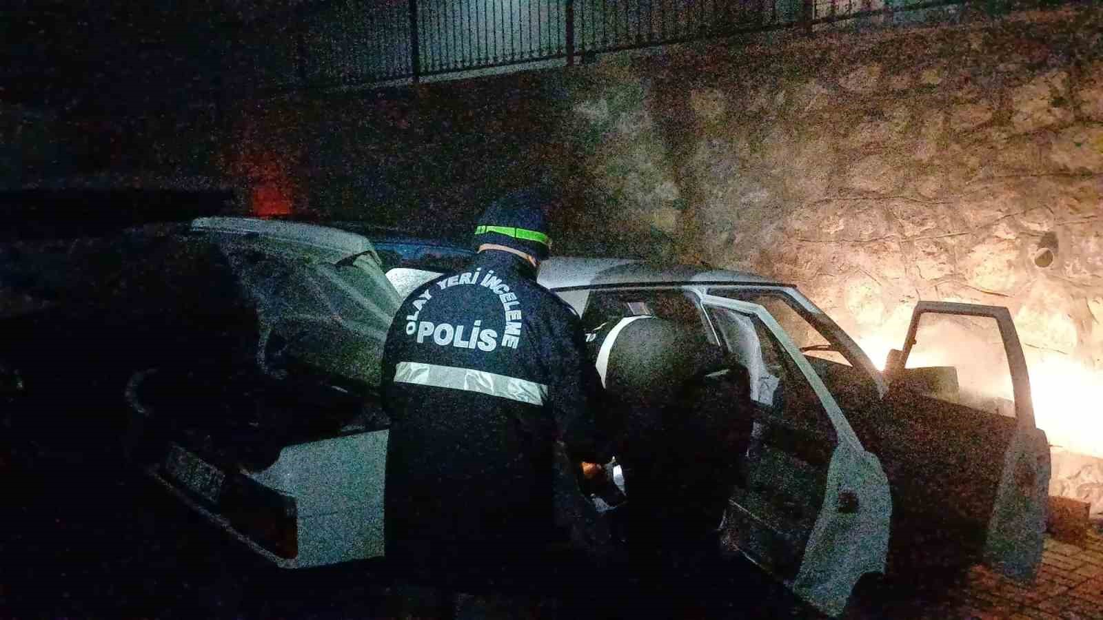 corumda park halindeki otomobil kursunlandi 2 OSXDHEVt