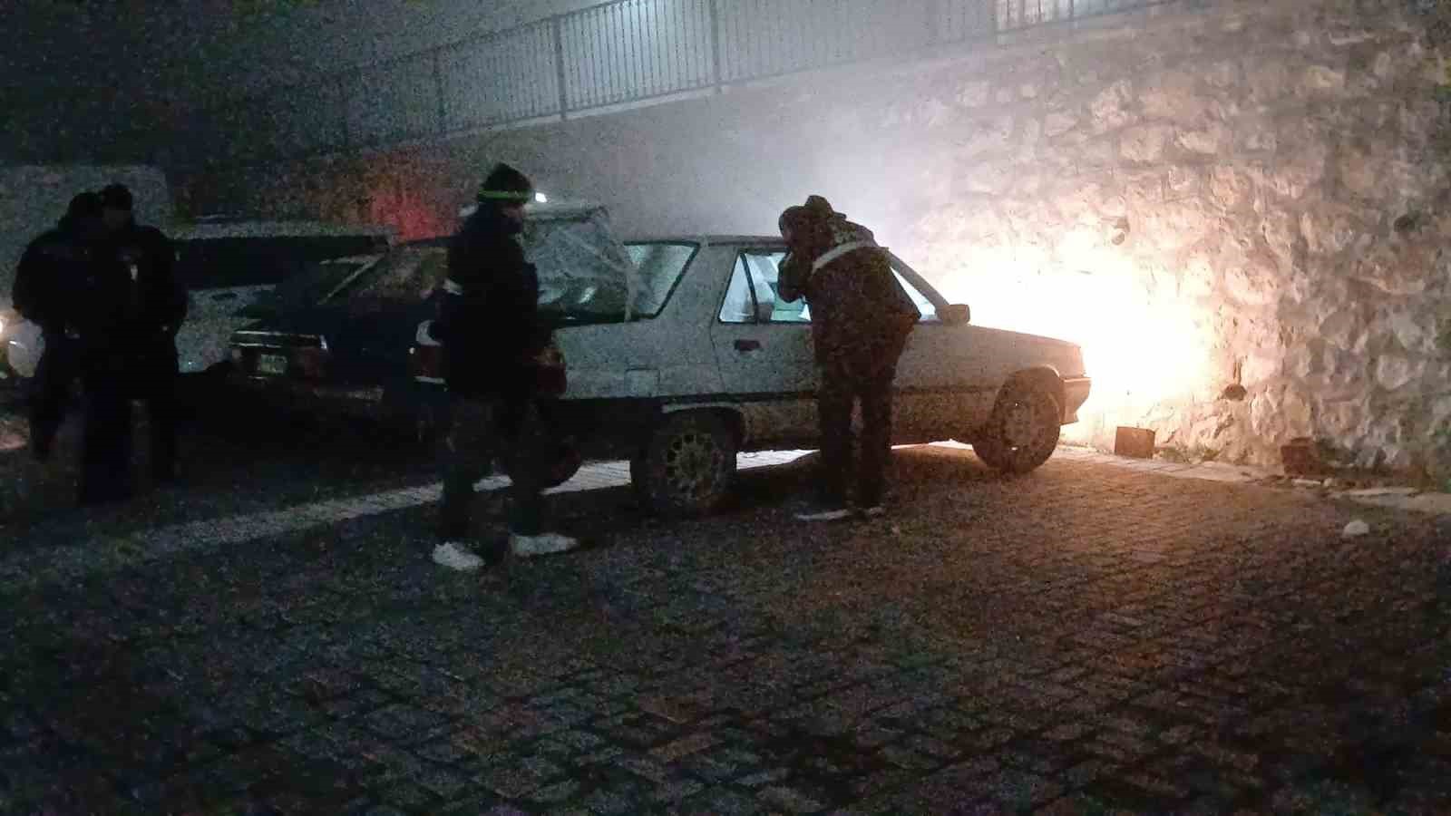 corumda park halindeki otomobil kursunlandi 4 OzFgVl1v