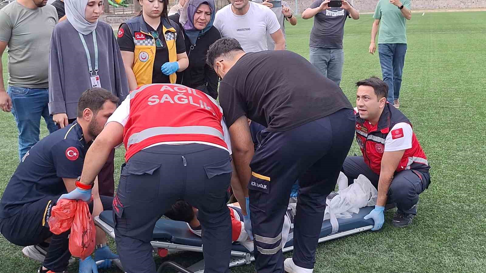 Çorum’da parmağı kopan çocuk için helikopter ambulans havalandı 4 corumda parmagi kopan cocuk icin helikopter ambulans havalandi 0 LkP84bOF