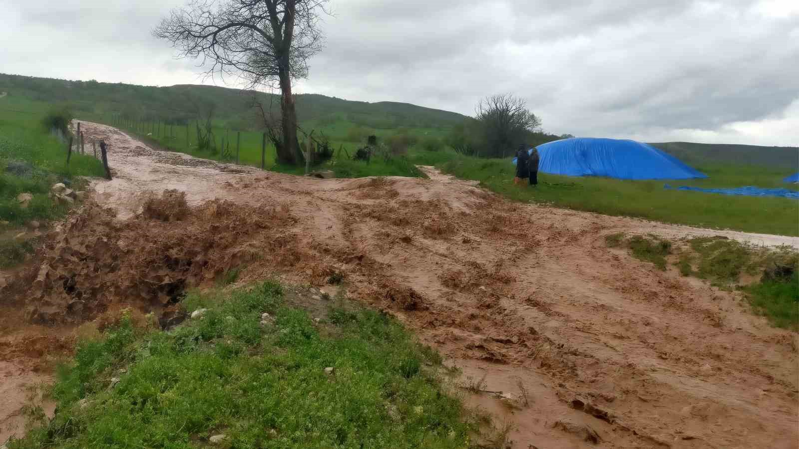 corumda saganak etkili oldu dereler tasti tarim arazileri su altinda kaldi 0 faSFTIcq