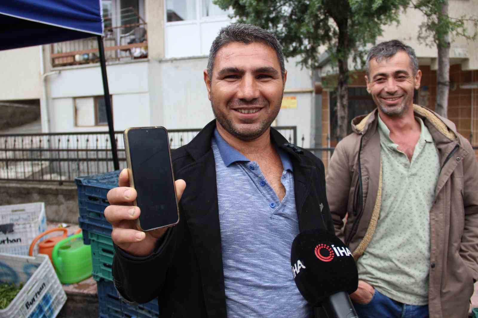 Çorum’da sağanak pazarcılara zor anlar yaşattı 5 corumda saganak pazarcilara zor anlar yasatti 1 wYRMfCA4