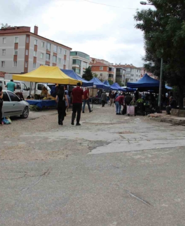corumda-saganak-pazarcilara-zor-anlar-yasatti-8hAwLkN7.jpg