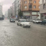 corumda-saganak-sonrasi-sokaklar-gole-dondu-WyhkmeIN.jpg