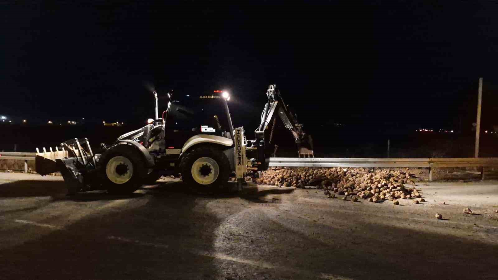 corumda seker pancari yuklu tir ile otomobil carpisti 3 yarali 7 R5rbSSS7
