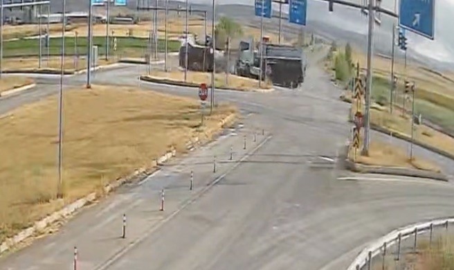 Çorum’da tır ile tankerin çarpıştı:2 yaralı 4 corumda tir ile tankerin carpisti2 yarali 0 7V7yQGgt