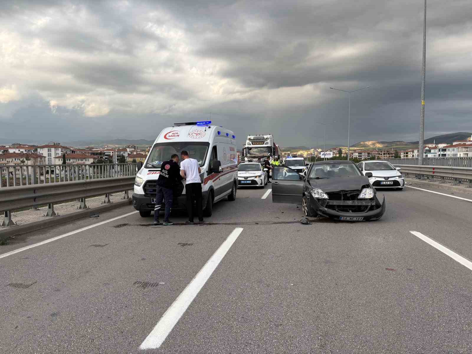 corumda tirla otomobil carpisti 1 yarali 1 mAYOFbDc