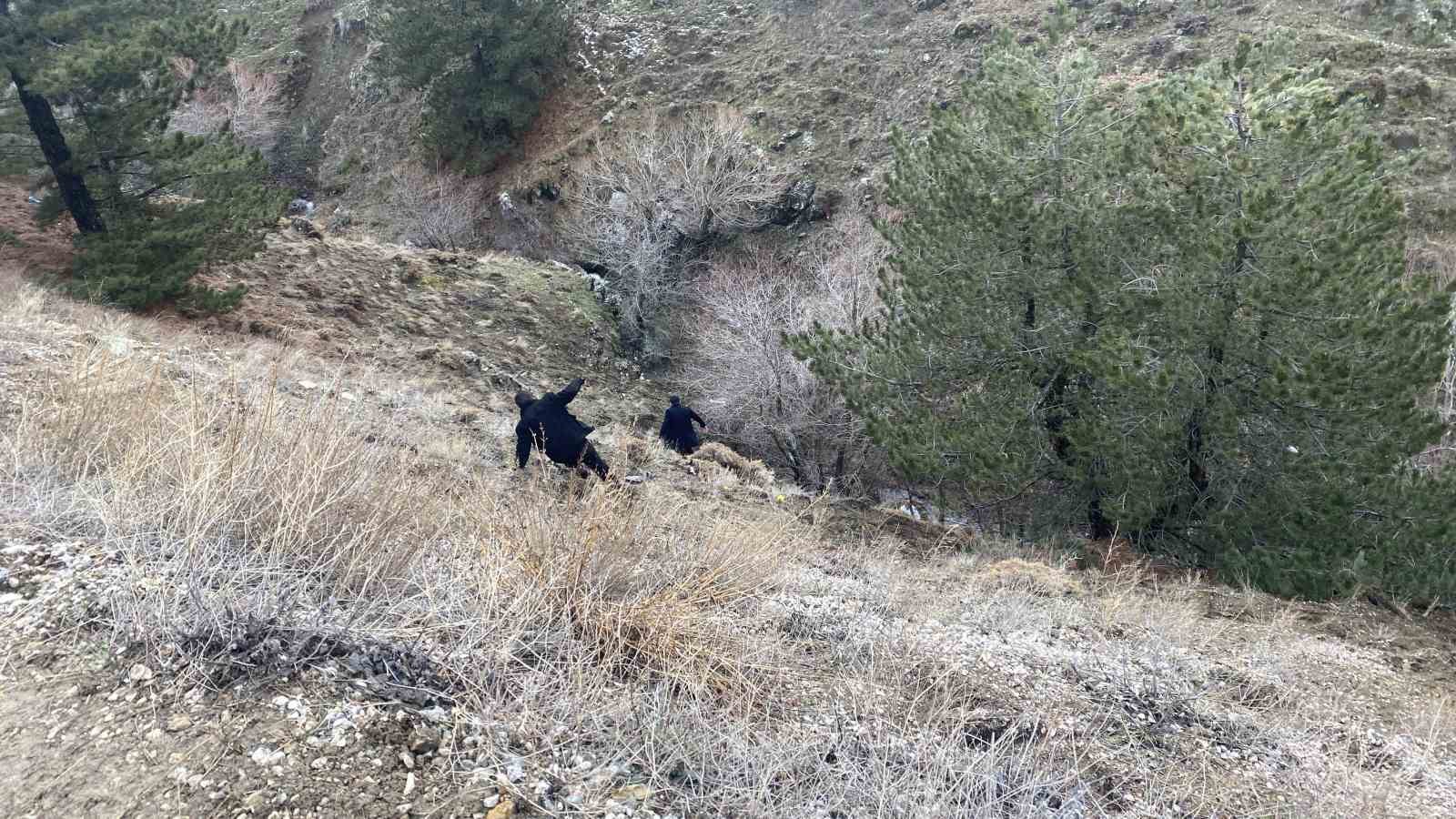 corumda vucudu parcalanarak dere kenarina atilan adamin cansiz bedeni morga kaldirildi 1 TmGD83lt