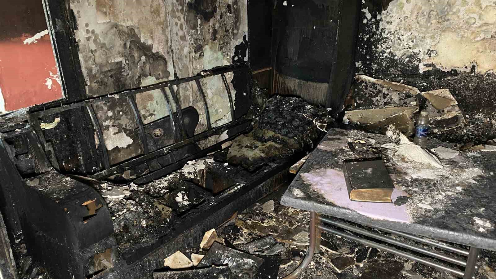 corumda yanan gecekonduda kuran i kerim meali zarar gormedi 2