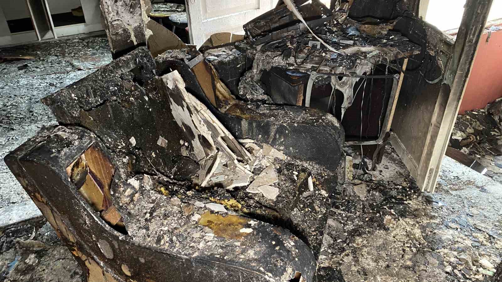 corumda yanan gecekonduda kuran i kerim meali zarar gormedi 5 TjOUUW5N