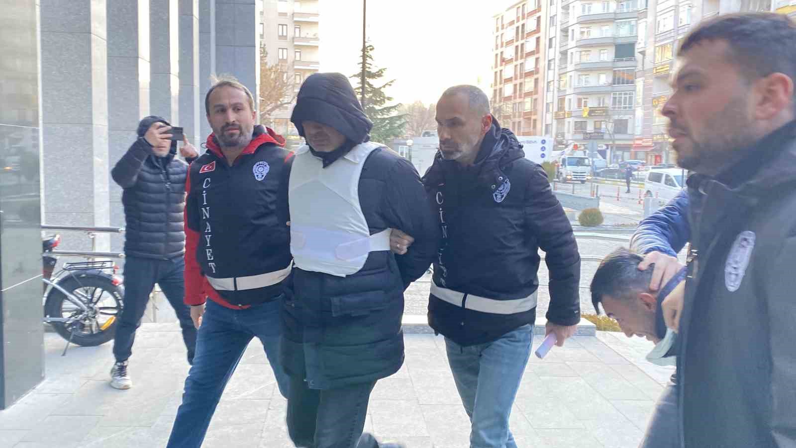 corumda yasli adamin canice oldurulmesiyle ilgili 4 zanli adliyeye sevk edildi 0 vCECAWPe