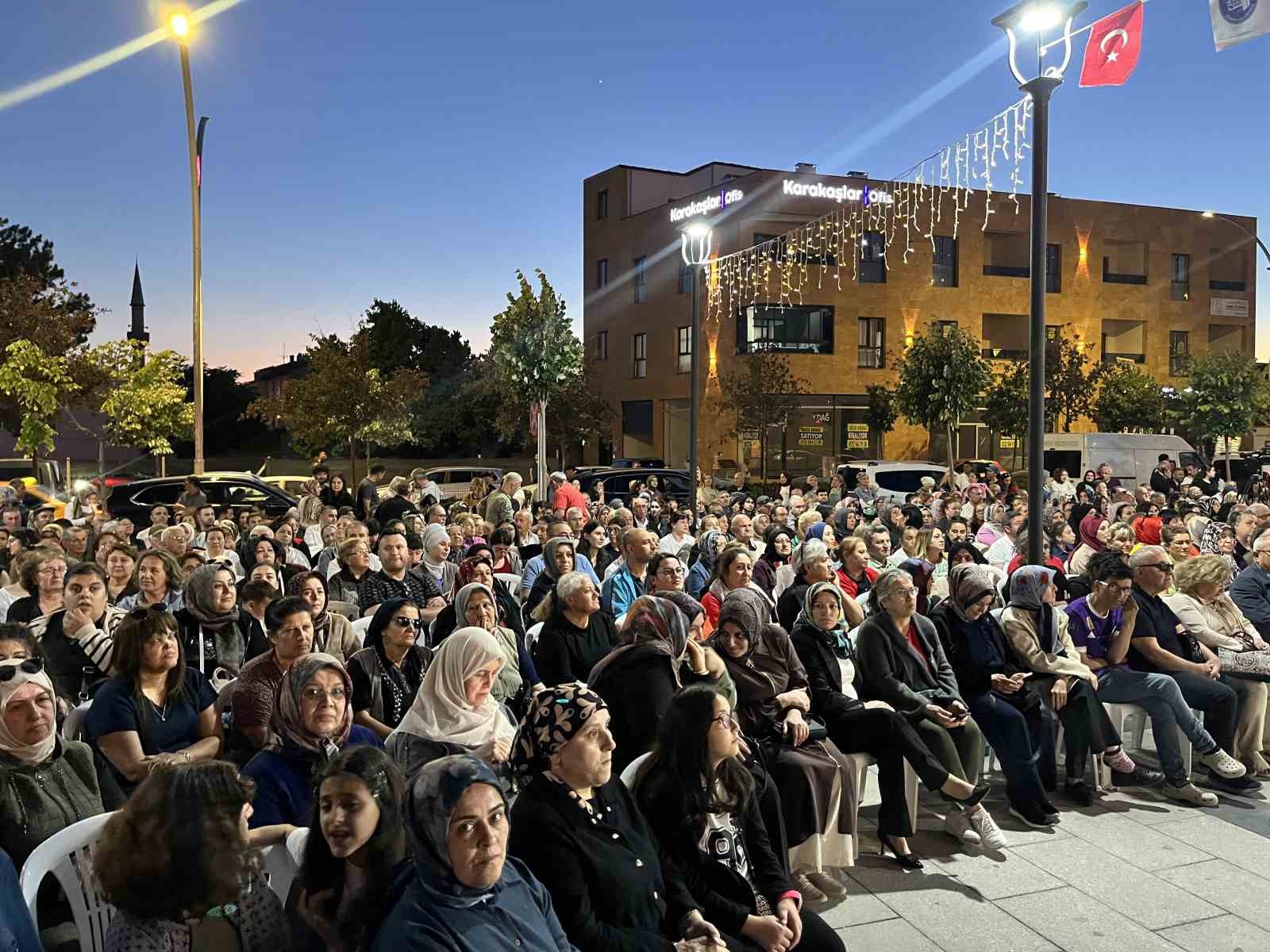 corumda yaza merhaba konseri yogun ilgi gordu 2 2EGpJSwb