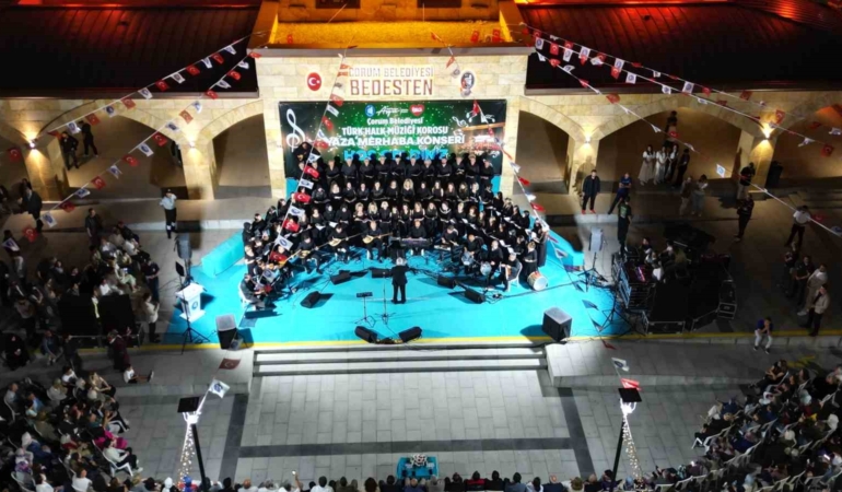 corumda-yaza-merhaba-konseri-yogun-ilgi-gordu-BB17W3mX.jpg