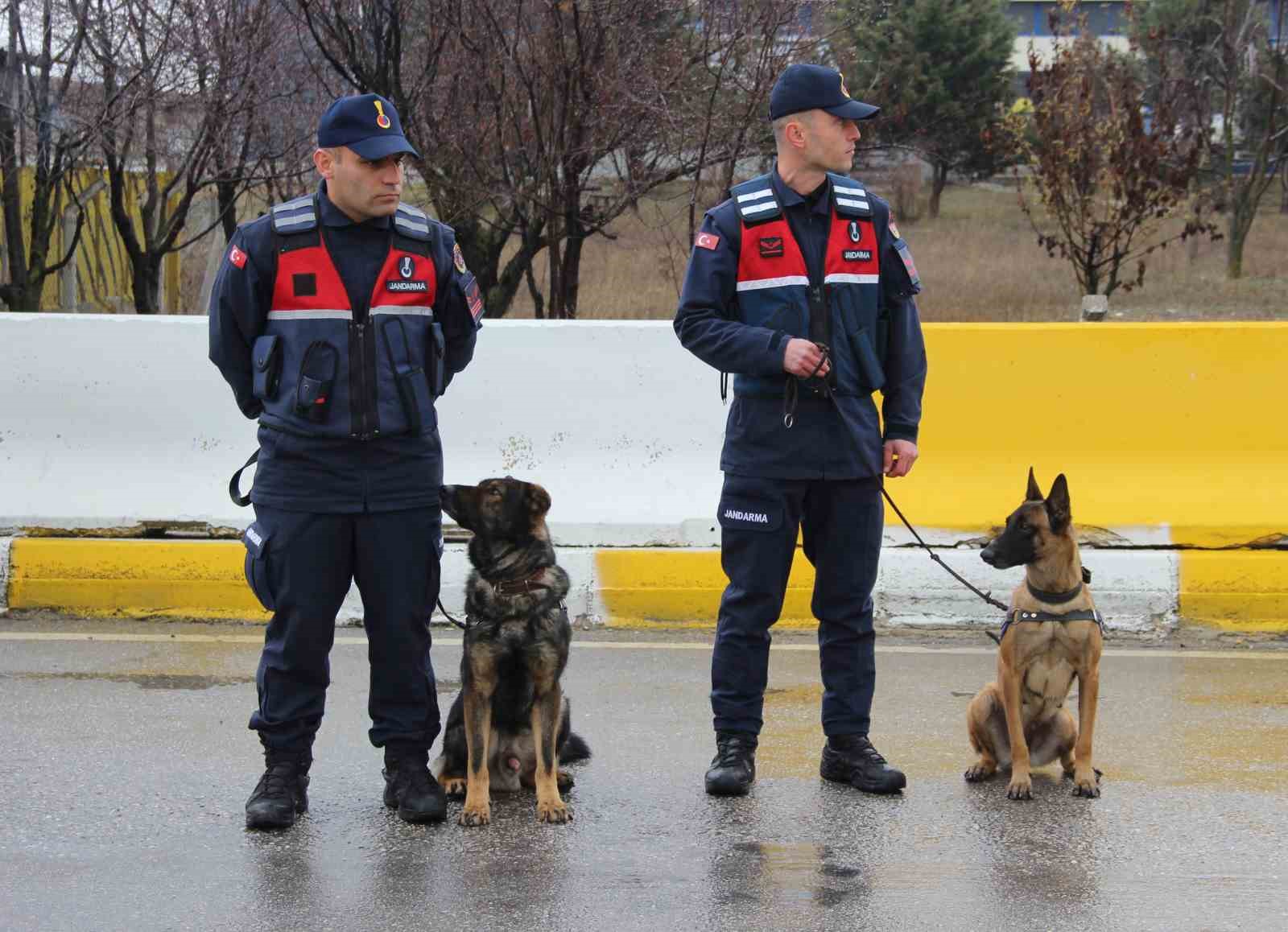 corumda yilbasi mesaisi bin 271 guvenlik personeli sahada 5 C5GrJXtN
