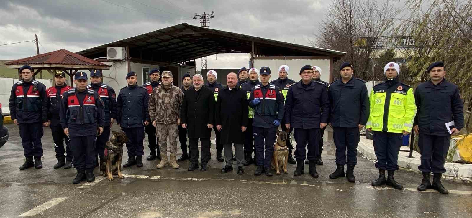 corumda yilbasi mesaisi bin 271 guvenlik personeli sahada 7 HKsDIwgw