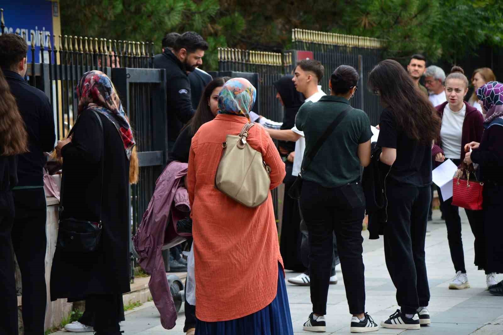 Çorum’da YKS heyecanı: 14 bin 327 öğrenci ter döküyor 4 corumda yks heyecani 14 bin 327 ogrenci ter dokuyor 0 OG784U9g