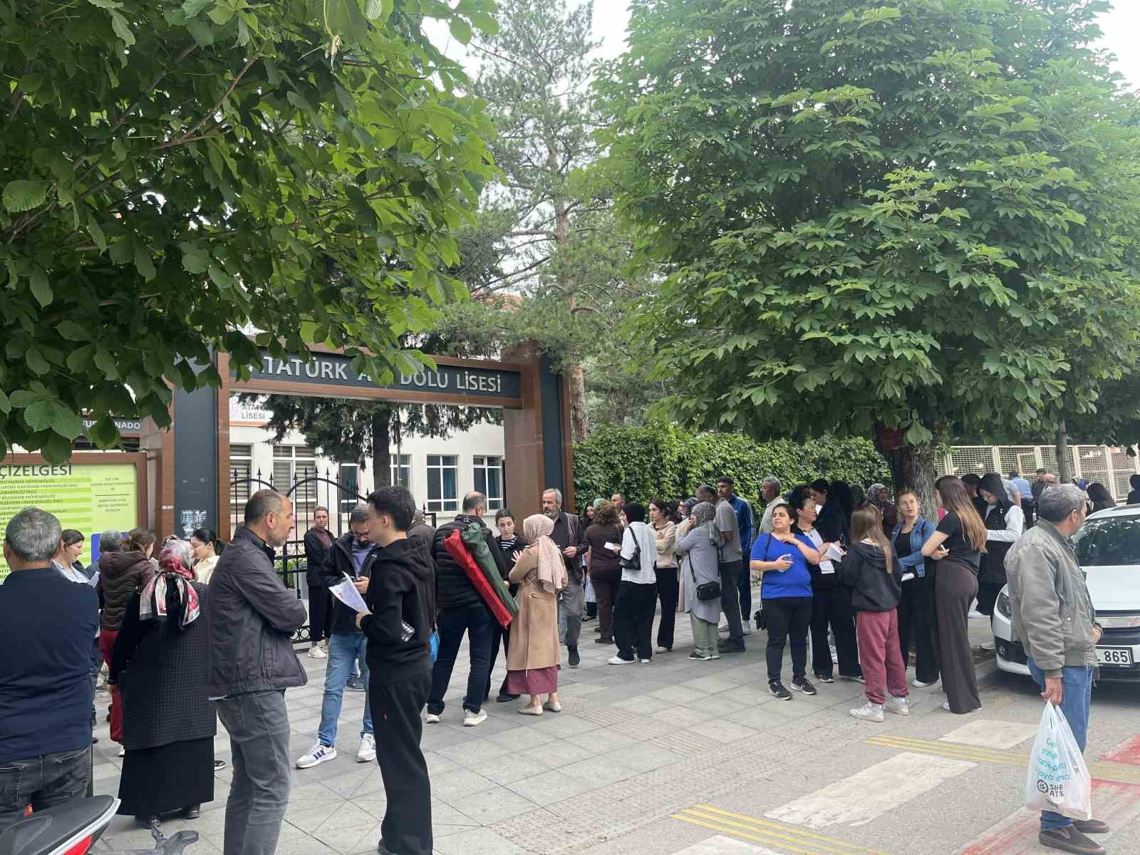 Çorum’da YKS heyecanı: 14 bin 327 öğrenci ter döküyor 9 corumda yks heyecani 14 bin 327 ogrenci ter dokuyor 5 LzqfLdwd