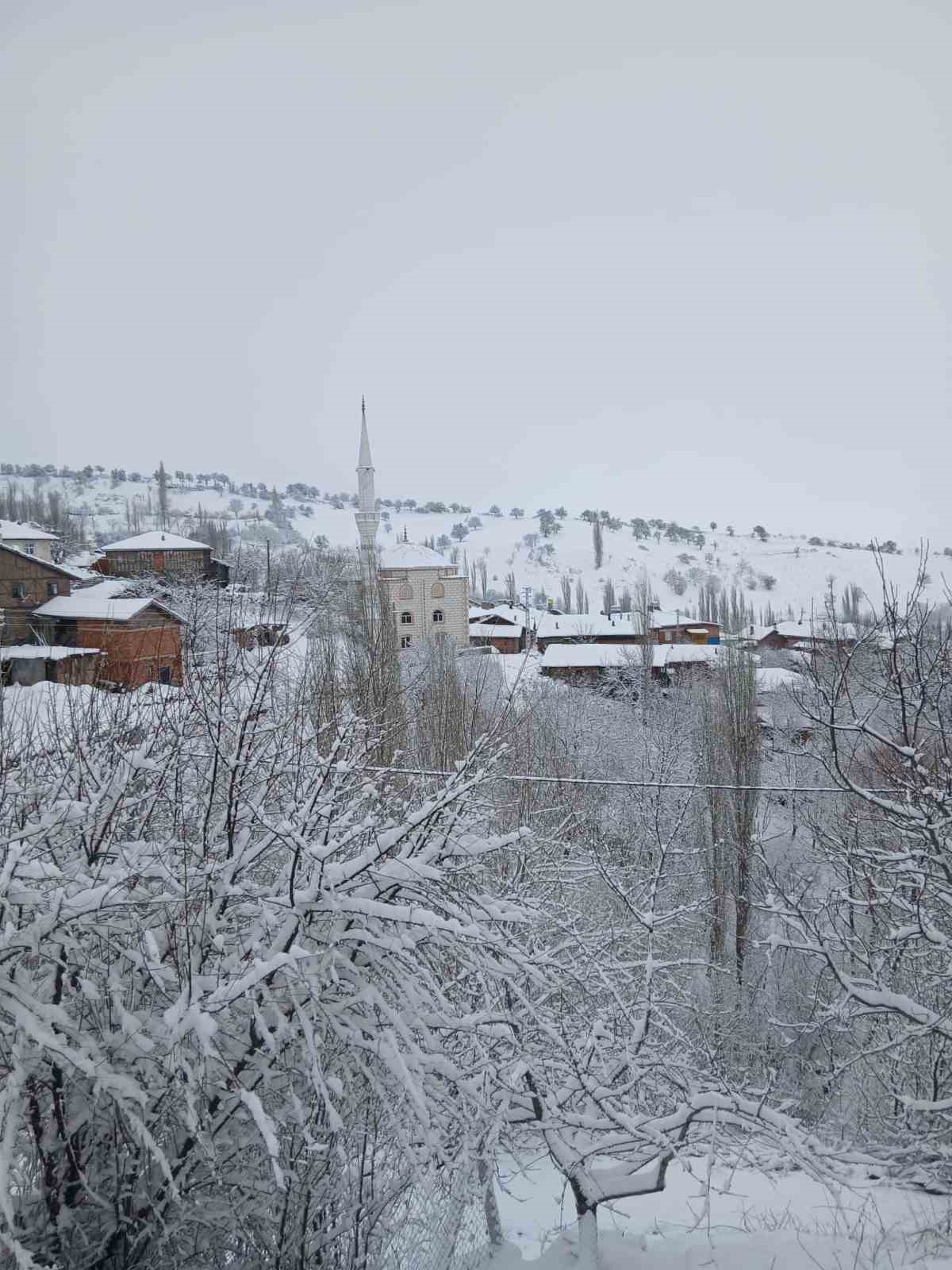 Çorum’da yüksek rakımlı bölgeler beyaza büründü 6 corumda yuksek rakimli bolgeler beyaza burundu 2 HNAtEEgc