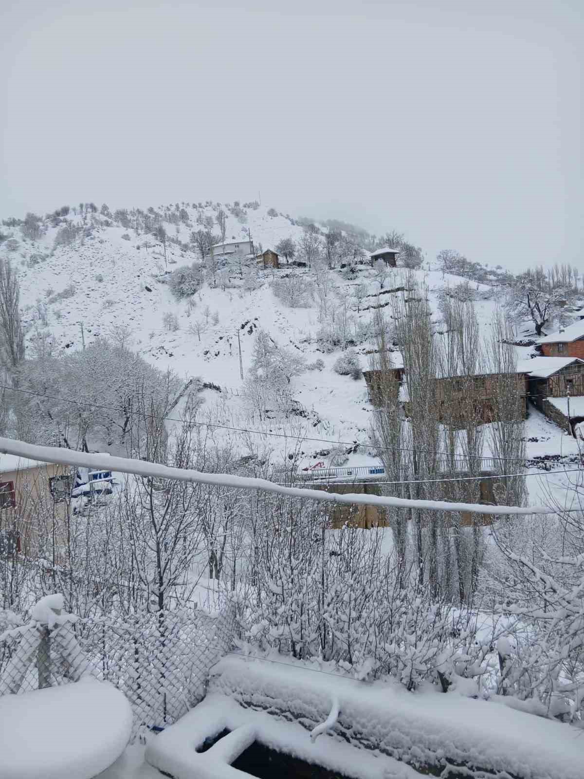 Çorum’da yüksek rakımlı bölgeler beyaza büründü 7 corumda yuksek rakimli bolgeler beyaza burundu 3