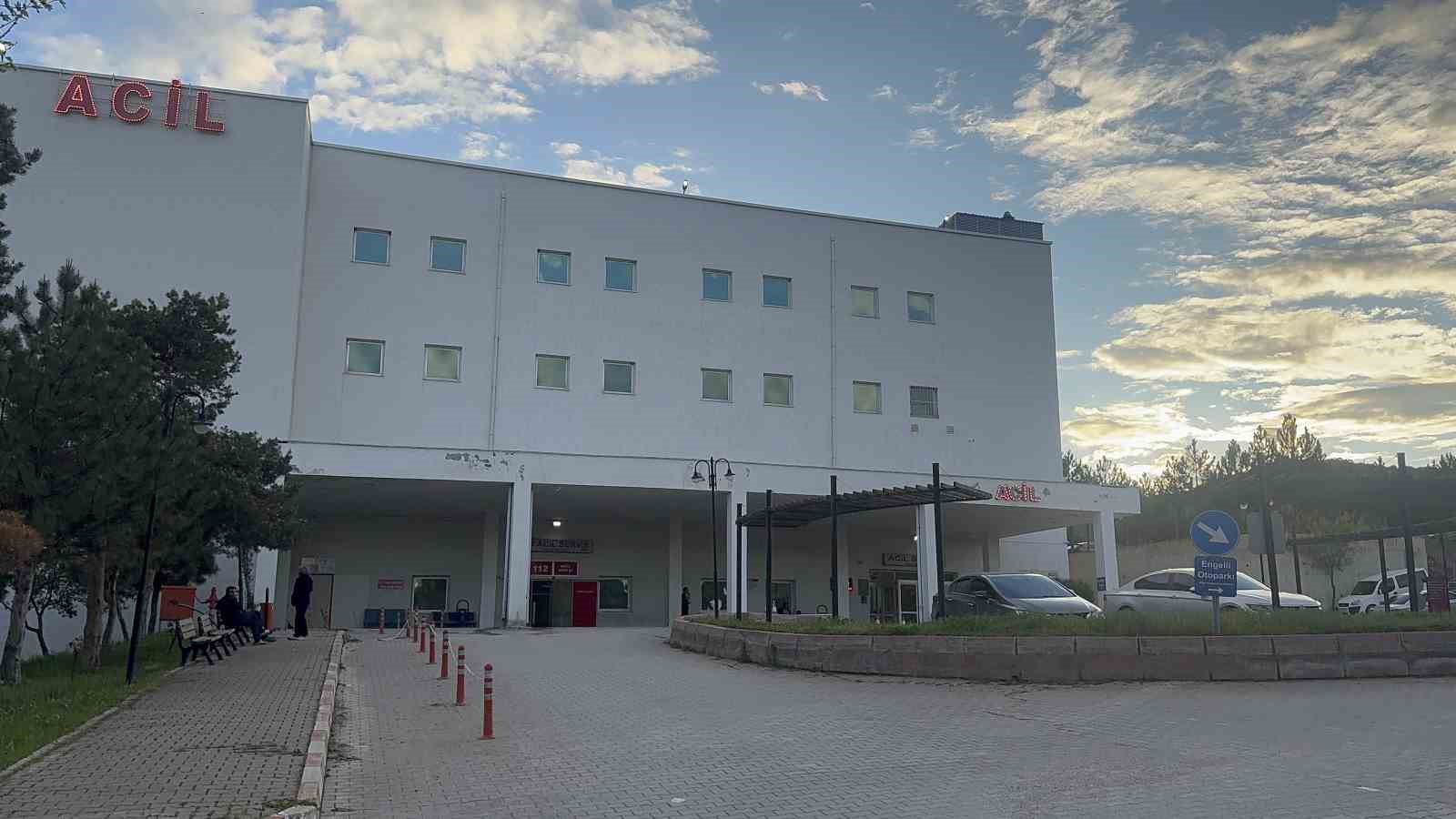 Çorum’da yurtta yemek yedikten sonra rahatsızlanarak hastaneye başvuran öğrenci sayısı 77’ye yükseldi 5 corumda yurtta yemek yedikten sonra rahatsizlanarak hastaneye basvuran ogrenci sayisi 77ye yukseldi 1 G3Xb5Q5t