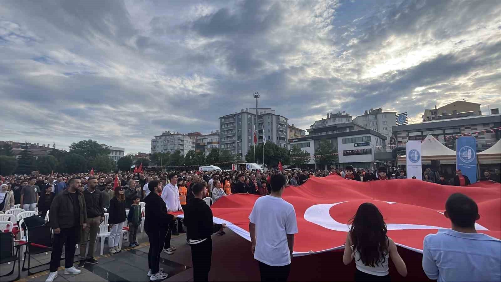 Çorum’da yüzlerce vatandaş A Milli Futbol Takımı’nı birlikte destekledi 6 corumda yuzlerce vatandas a milli futbol takimini birlikte destekledi 2 1Ray9Ra1