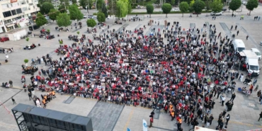 corumda-yuzlerce-vatandas-a-milli-futbol-takimini-birlikte-destekledi-HgWerBYM.jpg