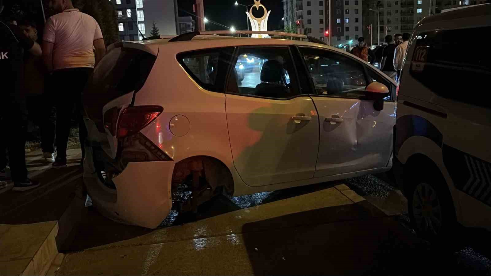 corumda zincirleme kaza 2si polis 4 yarali 2 1QfZtBND