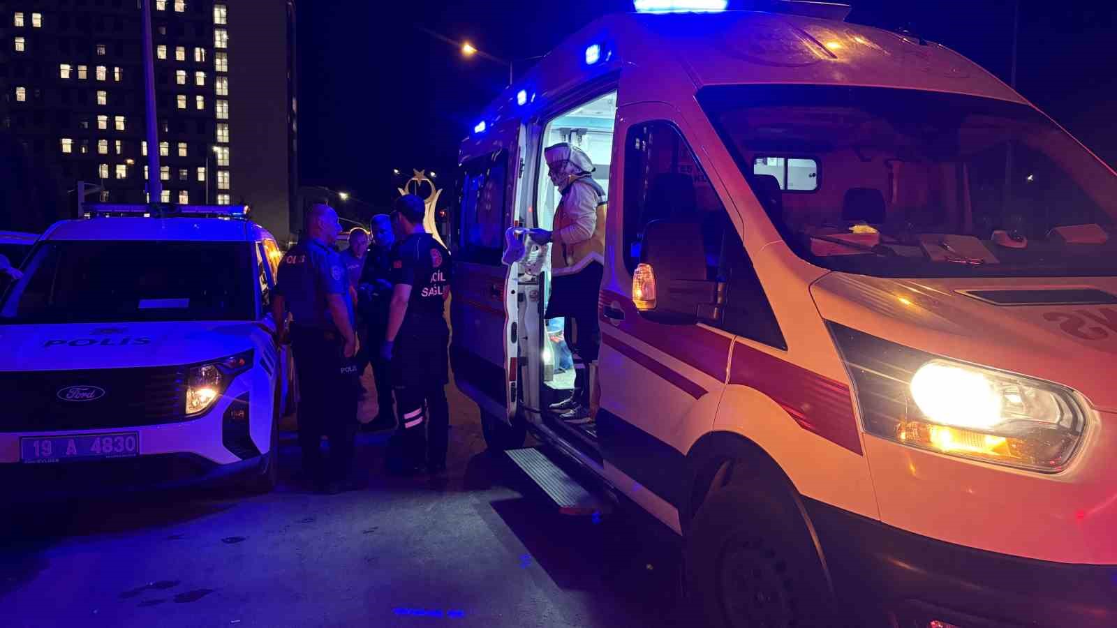 corumda zincirleme kaza 2si polis 4 yarali 3 t731X41F