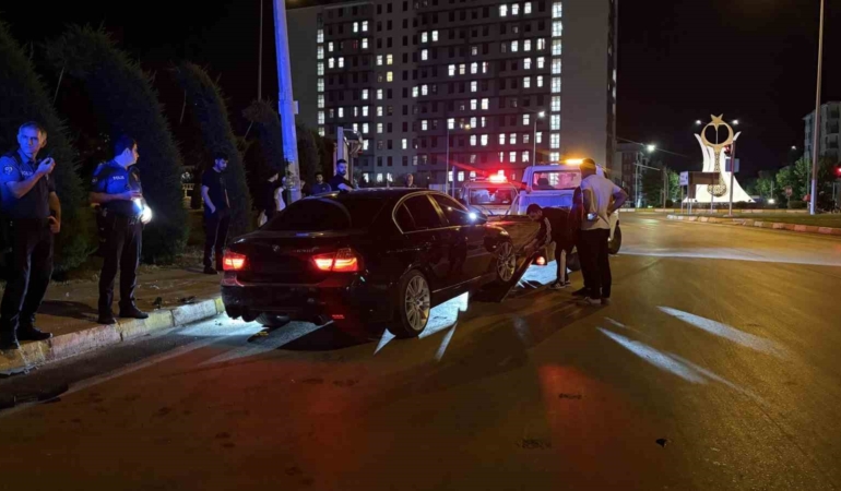 corumda-zincirleme-kaza-2si-polis-4-yarali-4AmxXVP8.jpg