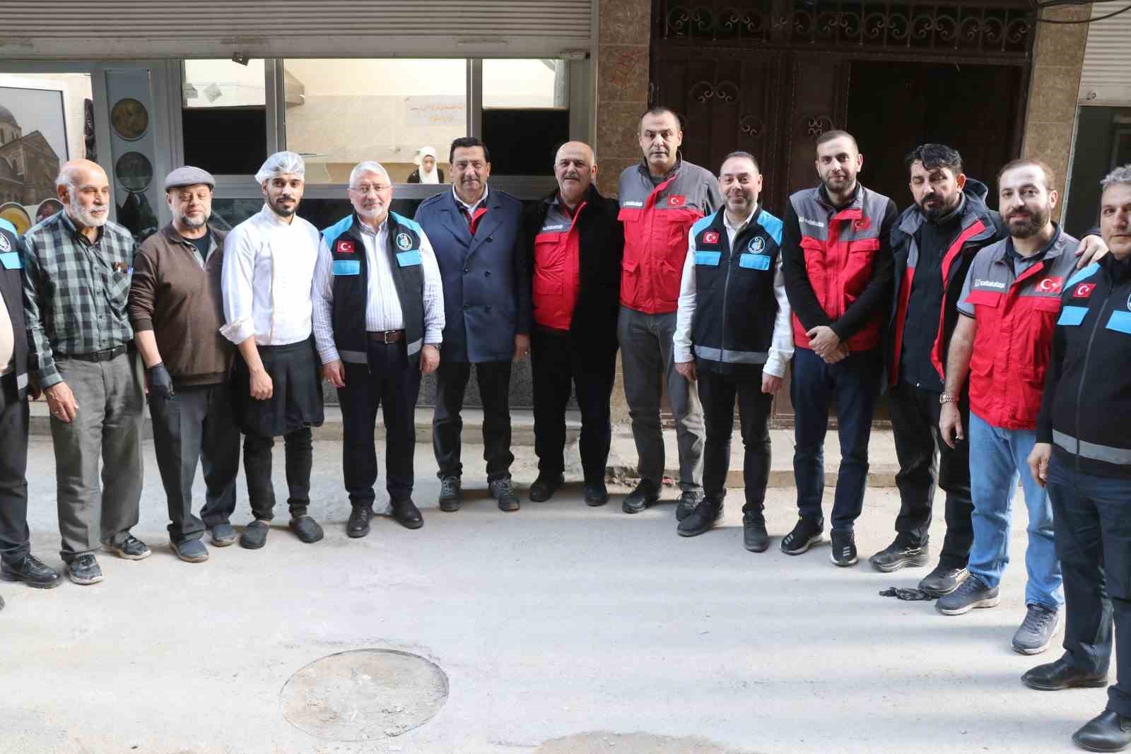 corumdan suriyeye gonul koprusu savasta zarar goren camide gunde yuzlerce kisi iftar sofrasinda bulusuyor 3j5TRyvn