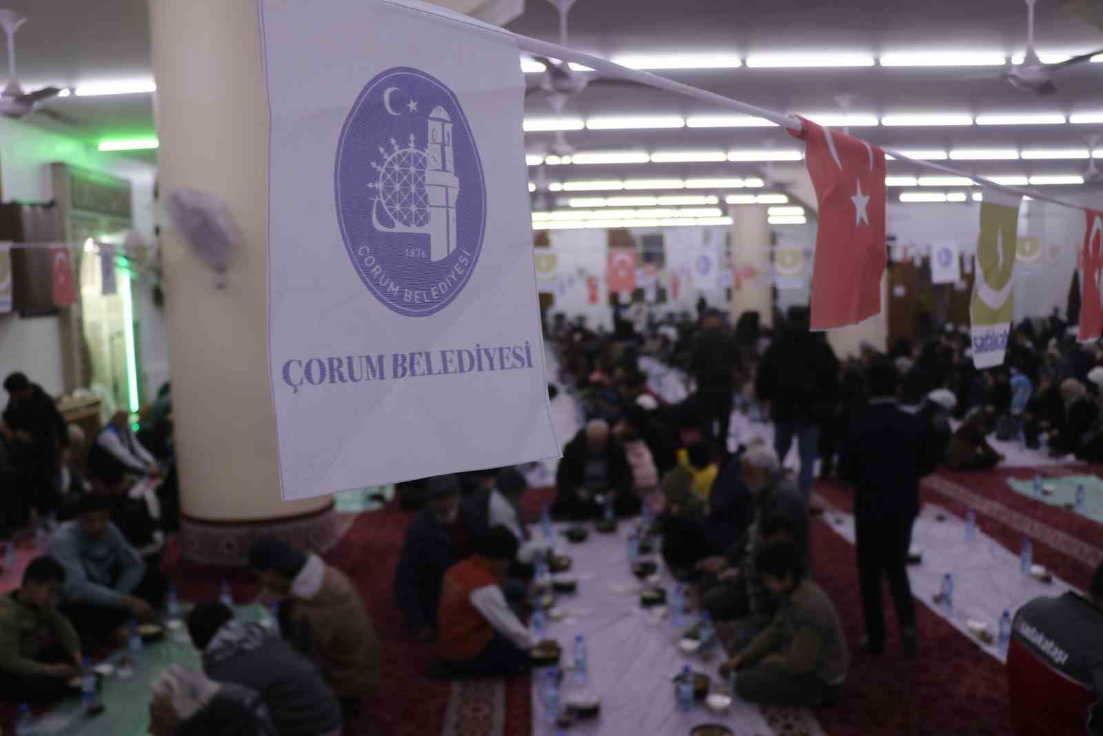 corumdan suriyeye gonul koprusu savasta zarar goren camide gunde yuzlerce kisi iftar sofrasinda bulusuyor