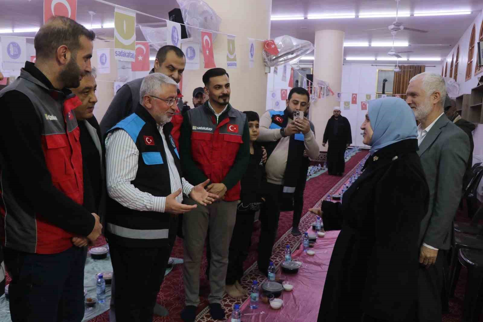 corumdan suriyeye gonul koprusu savasta zarar goren camide gunde yuzlerce kisi iftar sofrasinda bulusuyor ckeFlG4Z