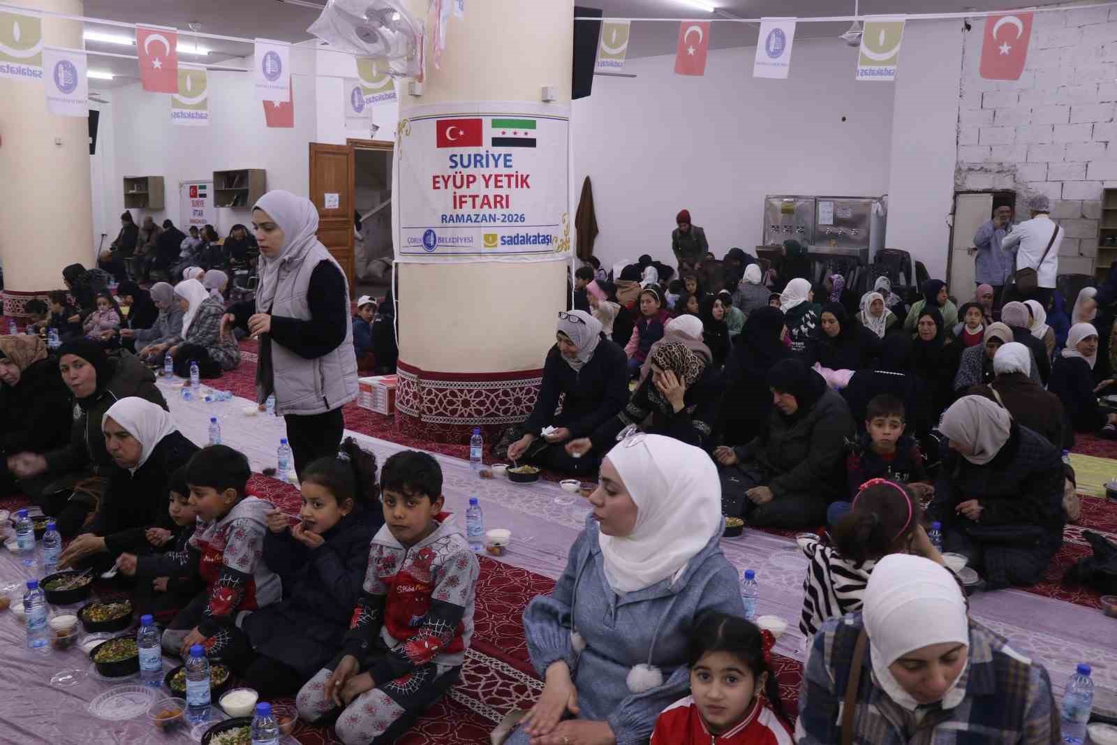corumdan suriyeye gonul koprusu savasta zarar goren camide gunde yuzlerce kisi iftar sofrasinda bulusuyor pgebOue6