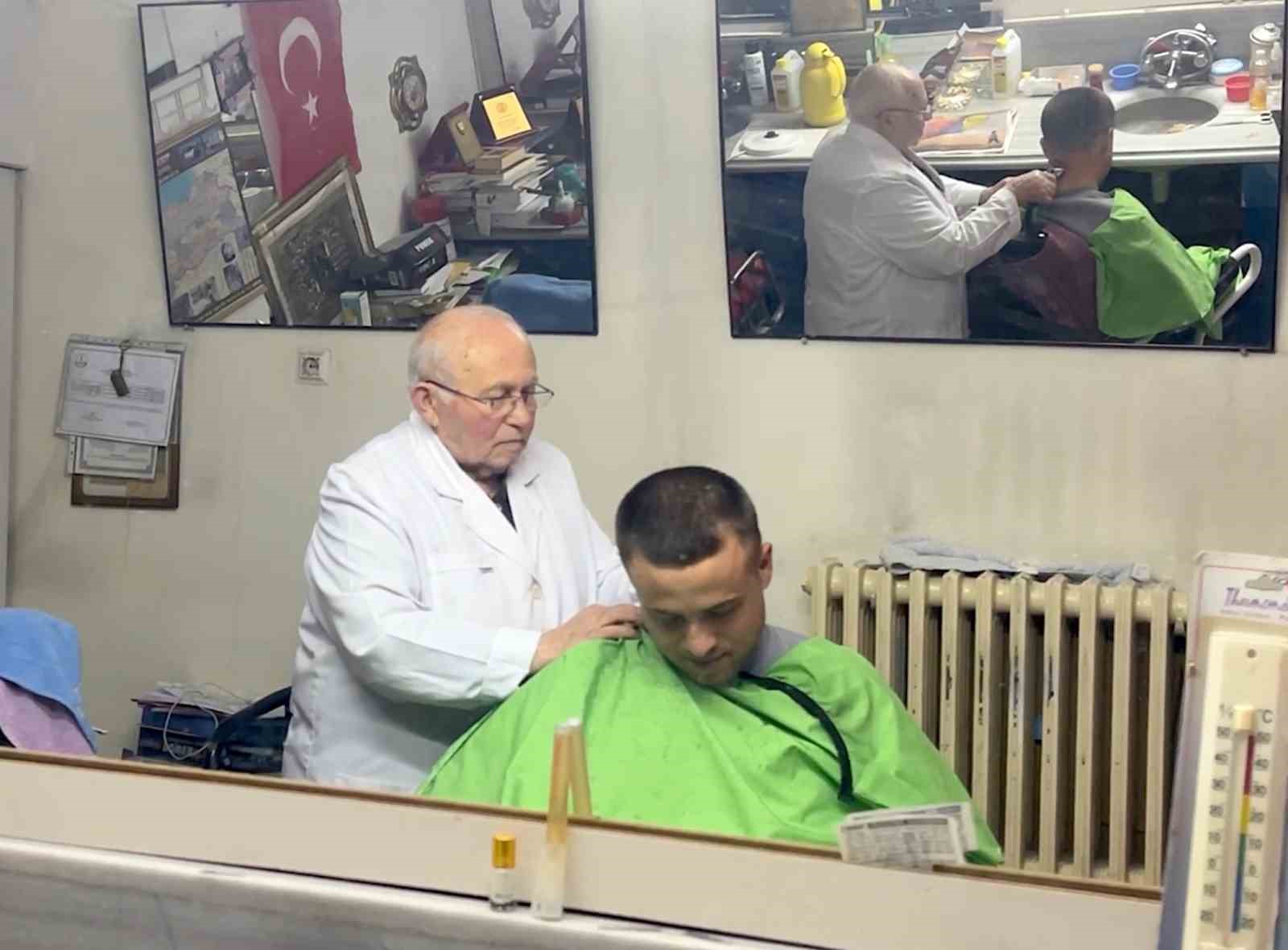 corumun muthis berberi 82 yasinda 66 yillik meslegine devam ediyor 1 wtKjwDRk