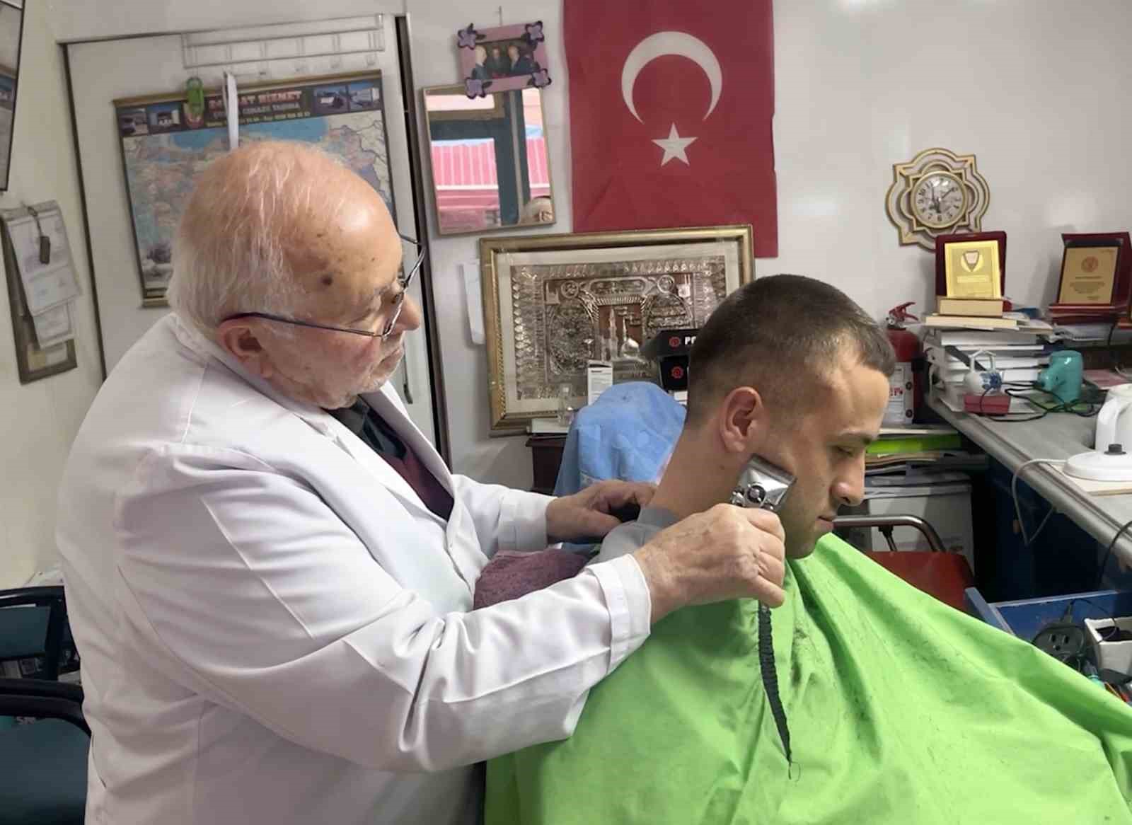 corumun muthis berberi 82 yasinda 66 yillik meslegine devam ediyor 2 k1yRkh7g