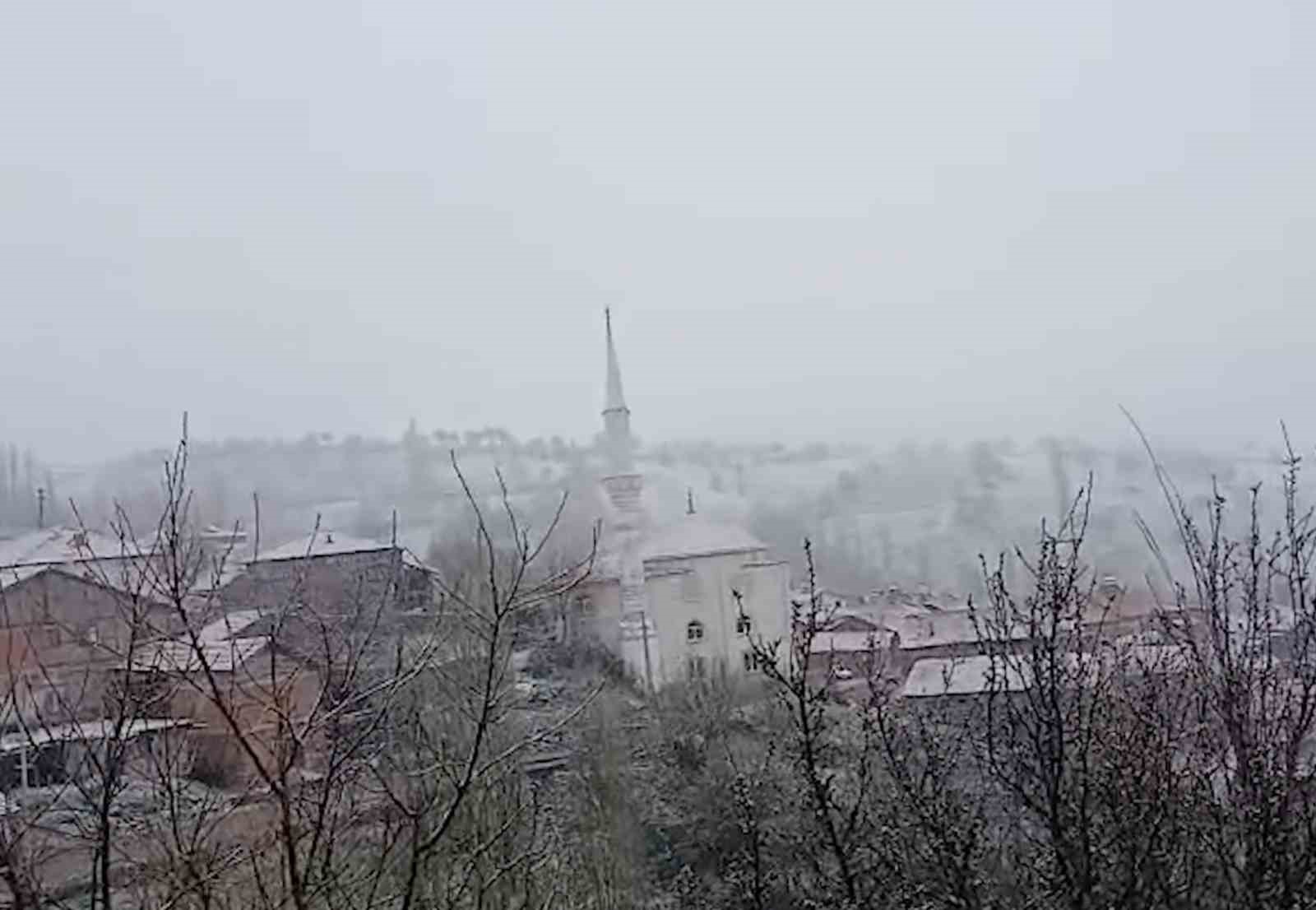 corumun yuksek kesimlerinde kar yagisi etkili oluyor 1 wfuWEXVq