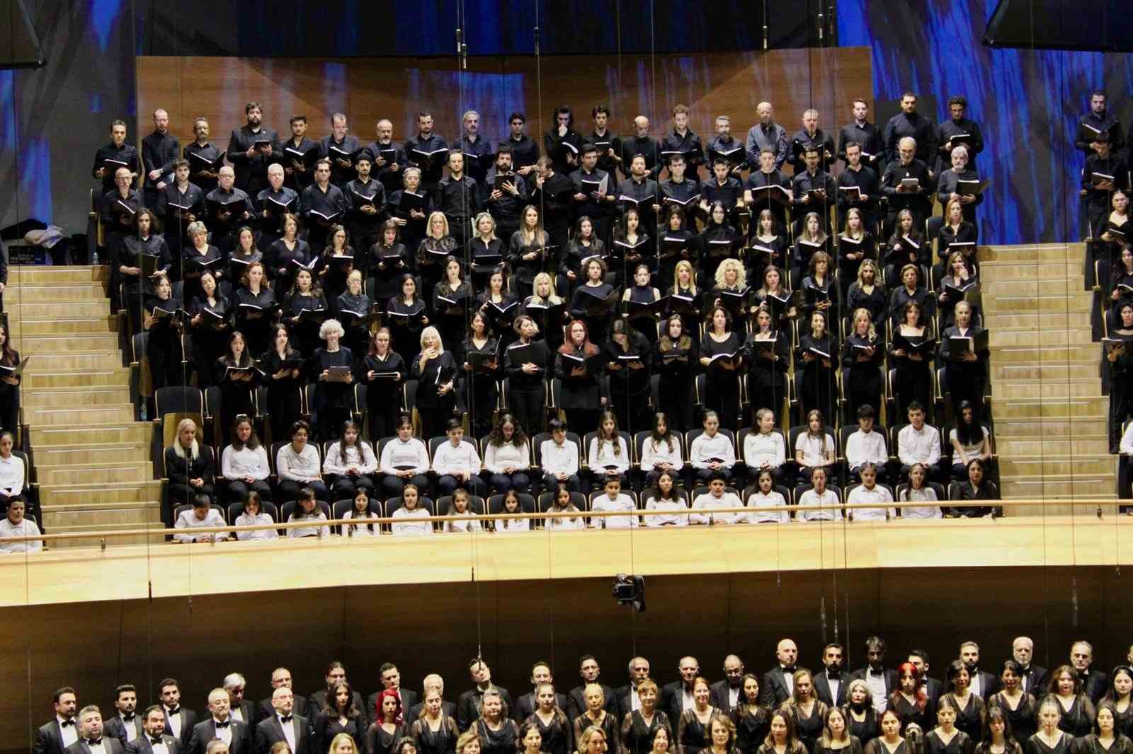 CSO’nun 200. yılı Dünya Koro Günü’nde 500 koristin verdiği konserle taçlandı 6 csonun 200 yili dunya koro gununde 500 koristin verdigi konserle taclandi 2 MIeI4PEM