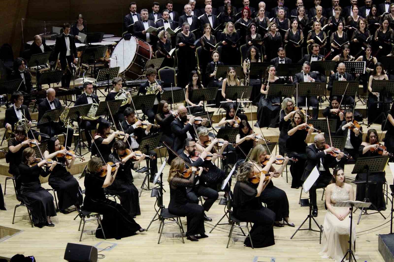 CSO’nun 200. yılı Dünya Koro Günü’nde 500 koristin verdiği konserle taçlandı 7 csonun 200 yili dunya koro gununde 500 koristin verdigi konserle taclandi 3 UD7uD82W