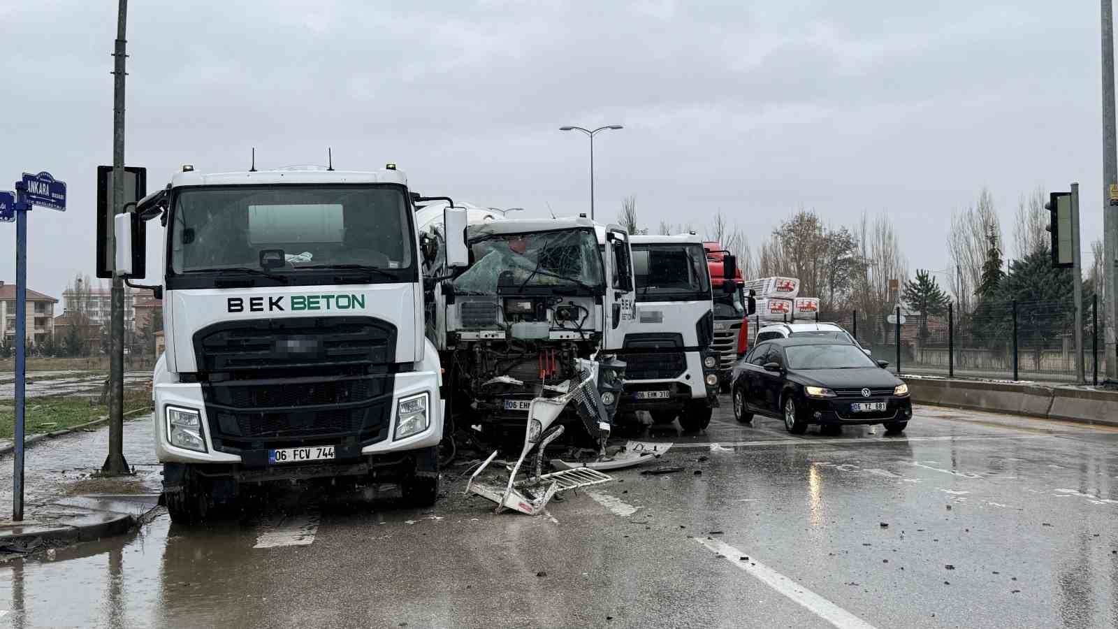cubukta beton mikserleri carpisti 1 yarali 1 B3LVwZ6i
