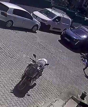 cukurdan-kacmak-icin-yavaslayan-motosikletliyi-boyle-darp-etti-XmhkXHFI.jpg