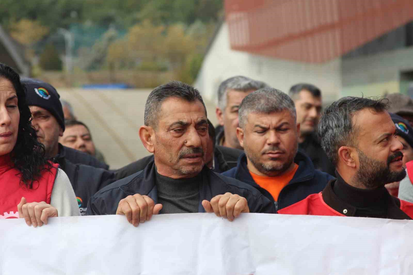 cukurova belediyesinde kriz isciler alacaklari icin eylem yapti 2 bWVAydBD