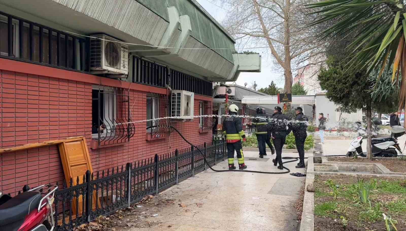 Cuma namazı öncesinde cami çarşısında yangın paniği 7 cuma namazi oncesinde cami carsisinda yangin panigi 3 YZmyHSs9