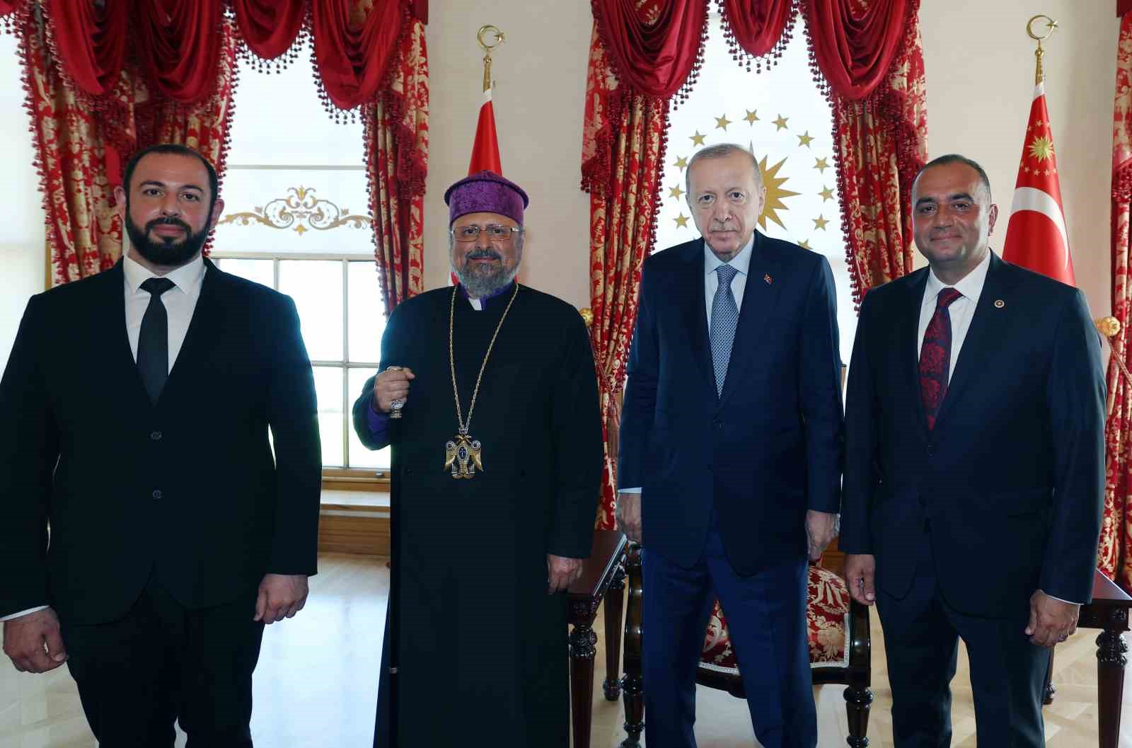 cumhurbaskani erdgan turkiye ermenileri patrigi sahak masalyani kabul etti 1 vWV6uNsJ